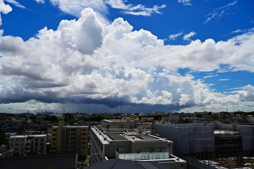 雲とその下の雨