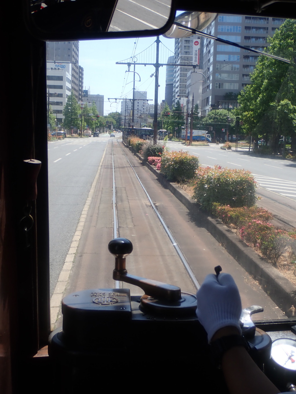 市電”くろ”の運転席