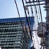 ビルと電線と青空