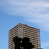 ビルと青空