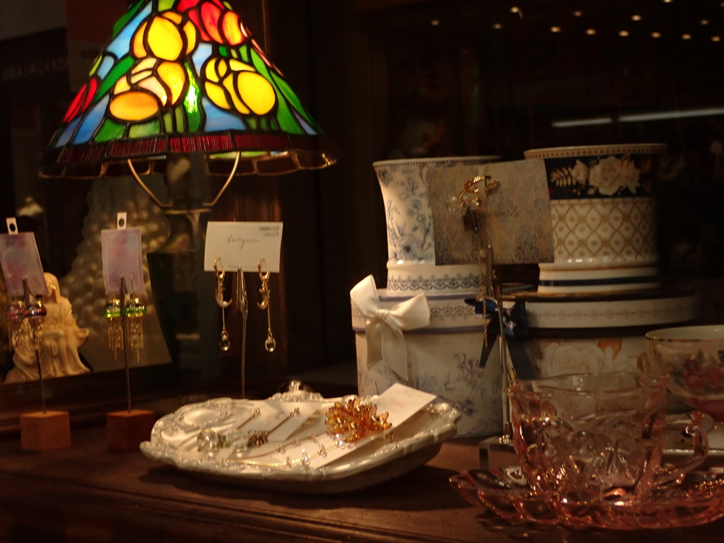 繁華街ウインドウから