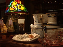 繁華街ウインドウから