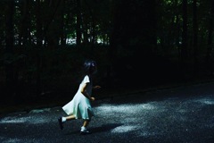 駆ける少女