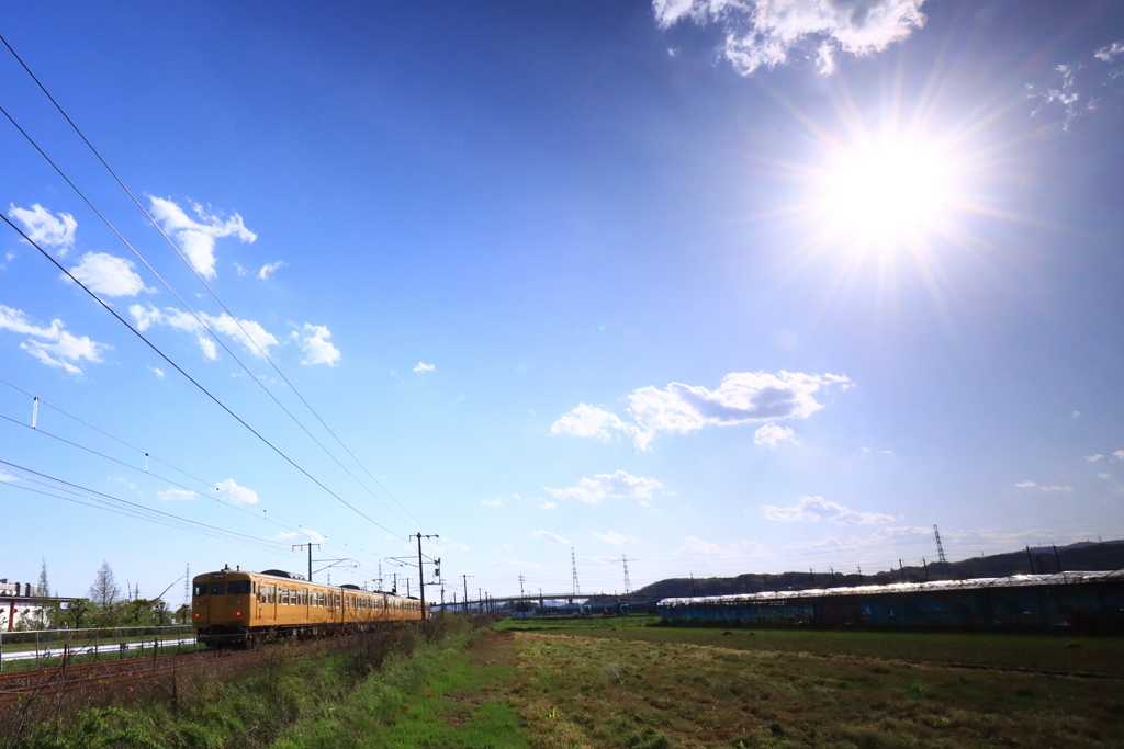 電車と光条