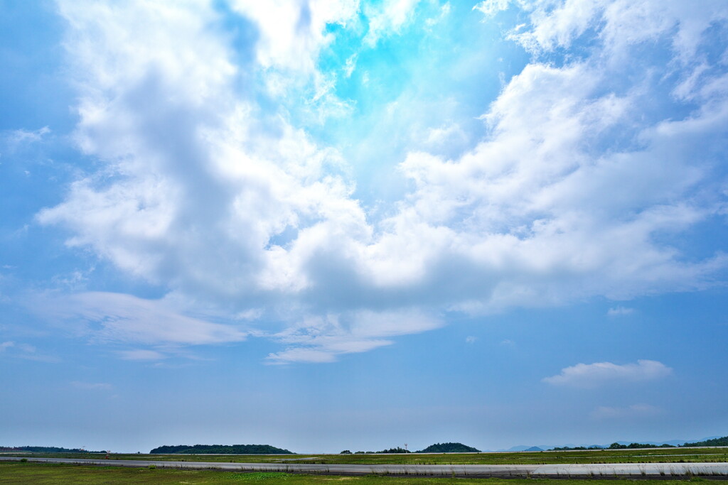 空の向こうには