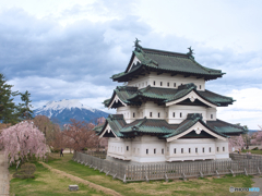 弘前城と岩木山