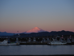 夕べの酒が・・・、まだ赤い？