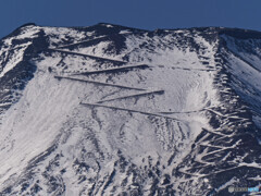 冠雪富士と登山道