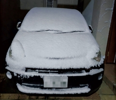 マイカーに積もった雪：DSC_0158