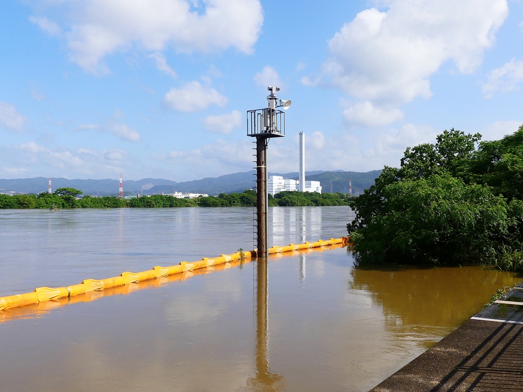 P4150650：増水した川_R