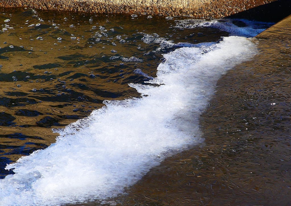 P1710679：凍てつく川_R