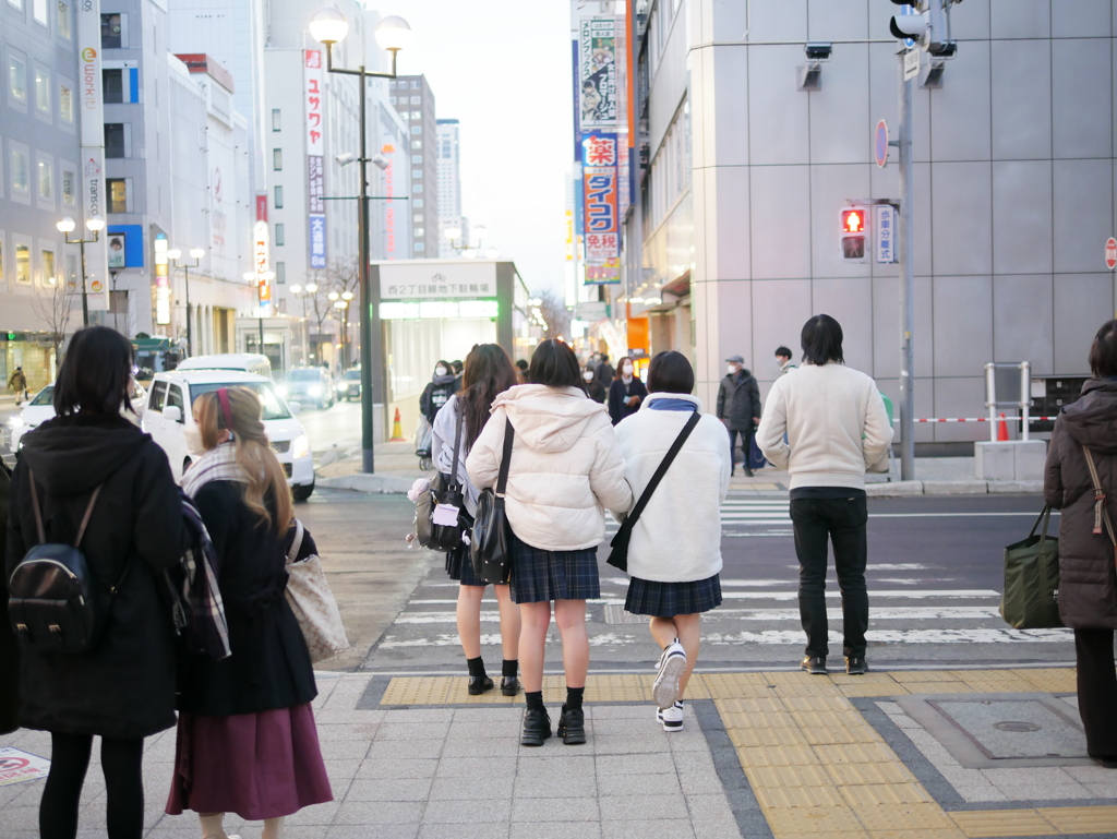 北海道名物「冬でも脚だけは我慢して出しちゃう女子」