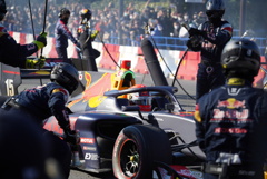 ピットクルーもかっこいい