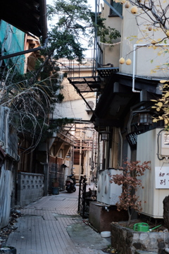 旅館の裏路地