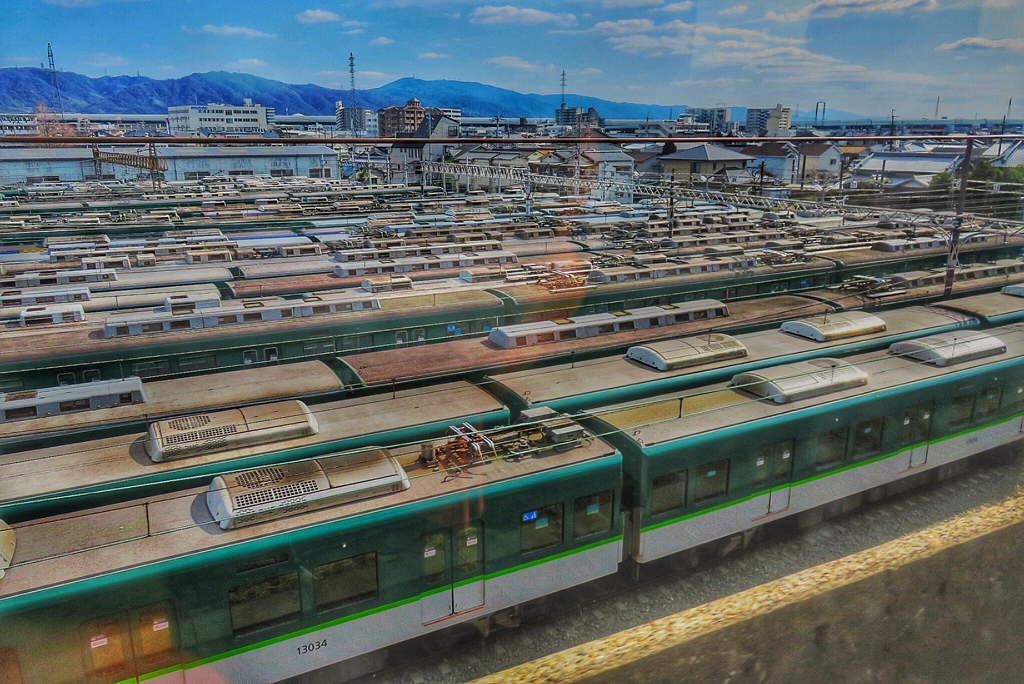 寝屋川車庫(車窓から)