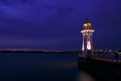 夕暮れの灯台