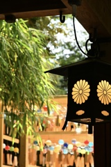 神社にて