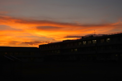 夕暮れの小学校