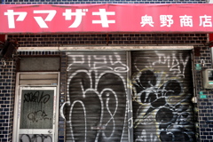 黒いシャッター