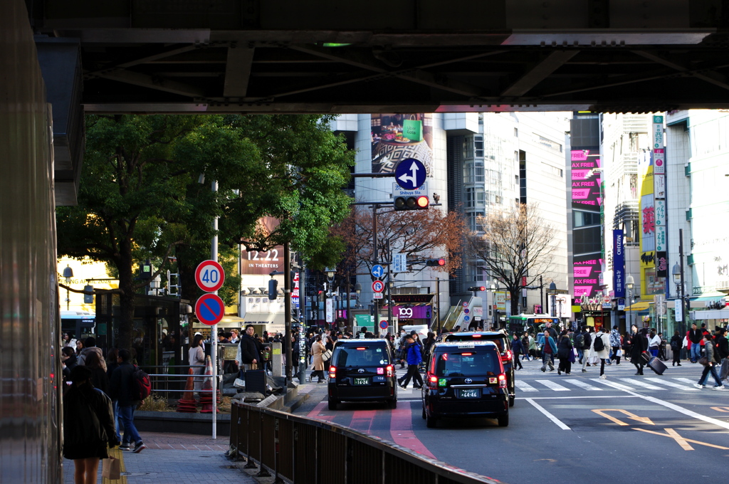 渋谷線路下
