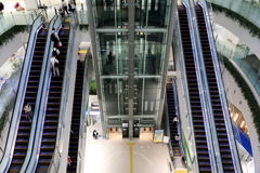 空港のエスカレータ