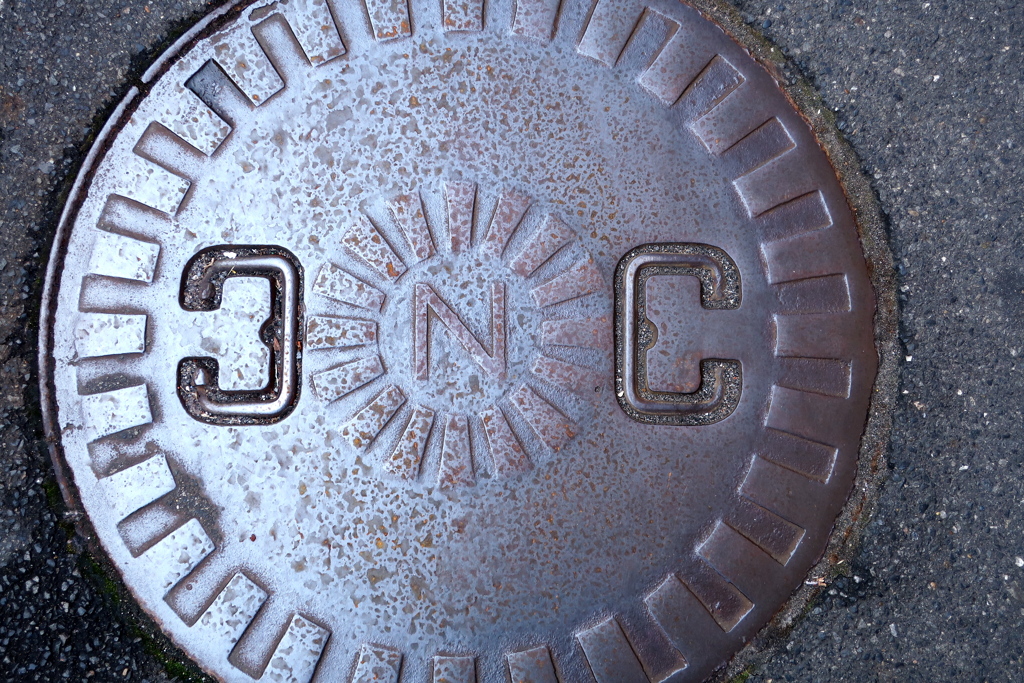 帝国ホテル前のマンホール