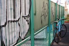 柵と自転車