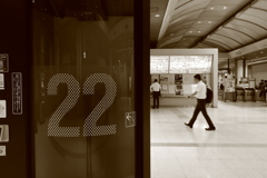 ２２