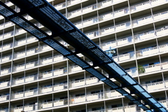 マンションとパイプ