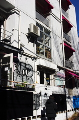 落書きのあるカフェ