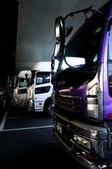 トラック置き場