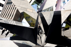 尖ったモニュメント