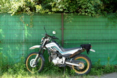 フェンスとバイク