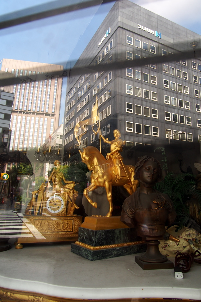 金の像