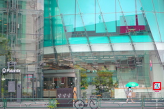 エメラルドグリーン