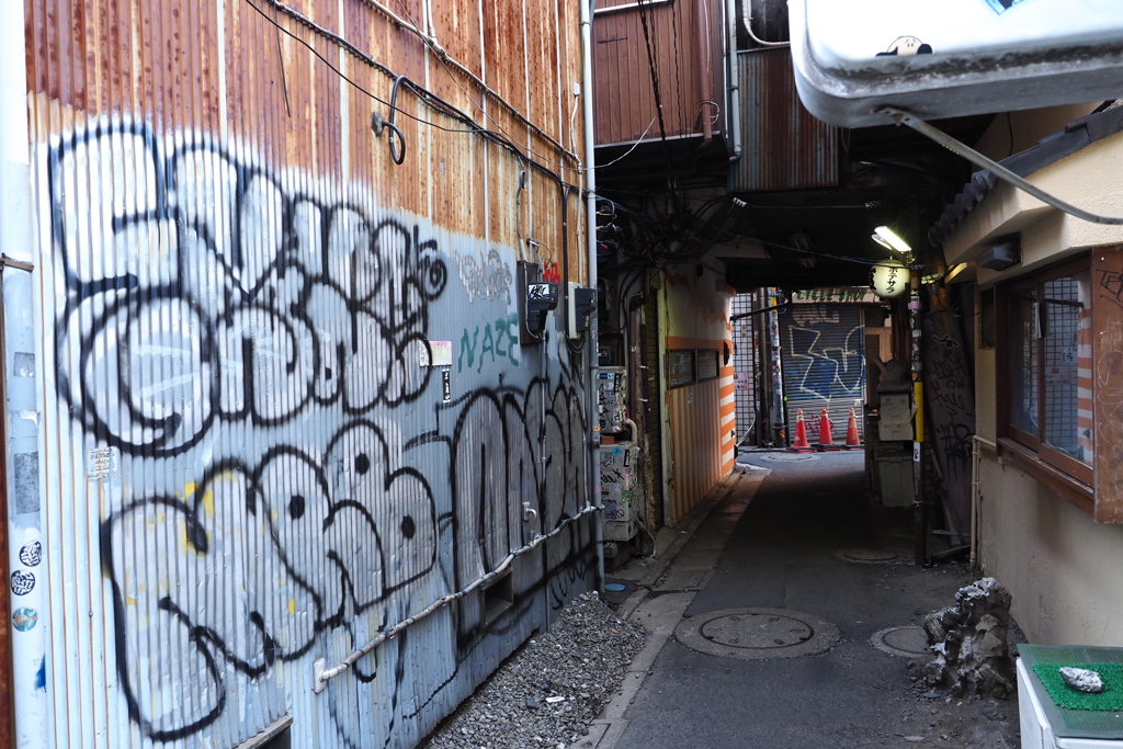 トタンの通路