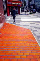 鮮やかな歩道