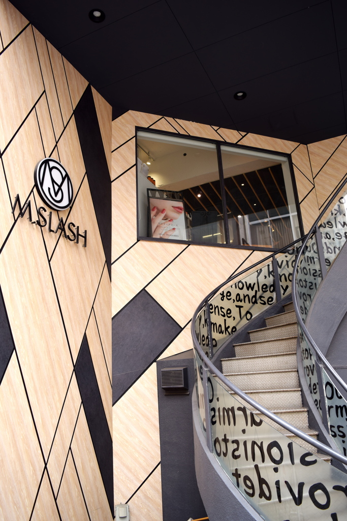 アルファベットのらせん階段