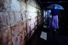 雨の日の線路下