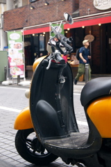 イエロースクーター