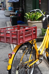 浅草の黄色い自転車