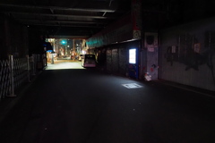 ガード下