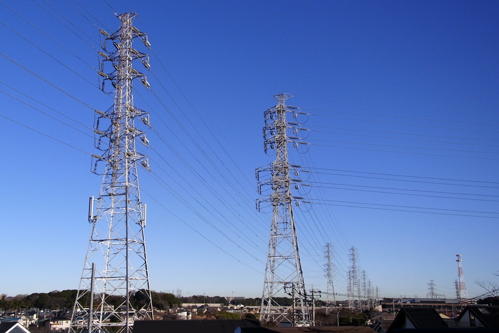 送電線が続く景色