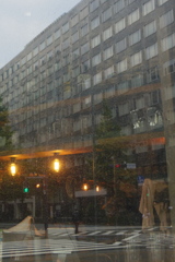 雨の街中
