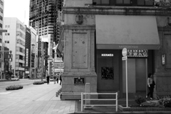 三越地下鉄入口