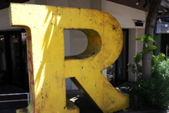 R