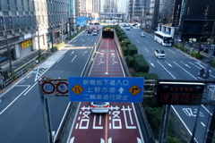 新橋地下道入口