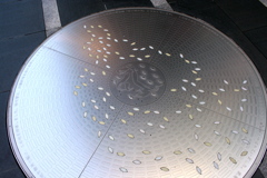 桜吹雪マンホール