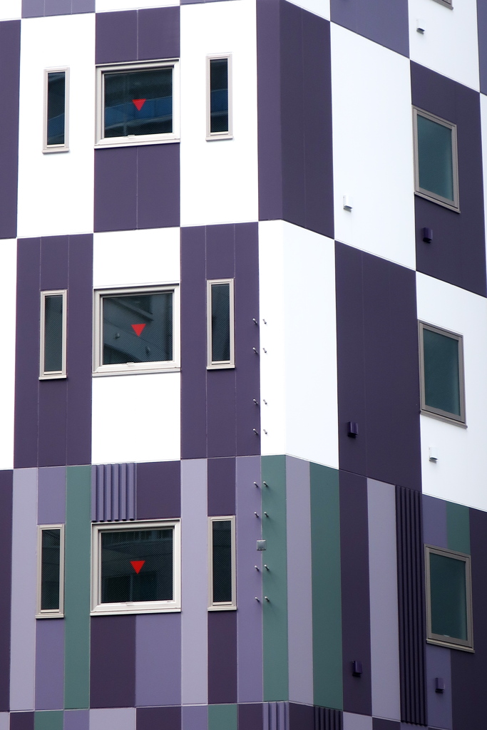 市松模様のビル