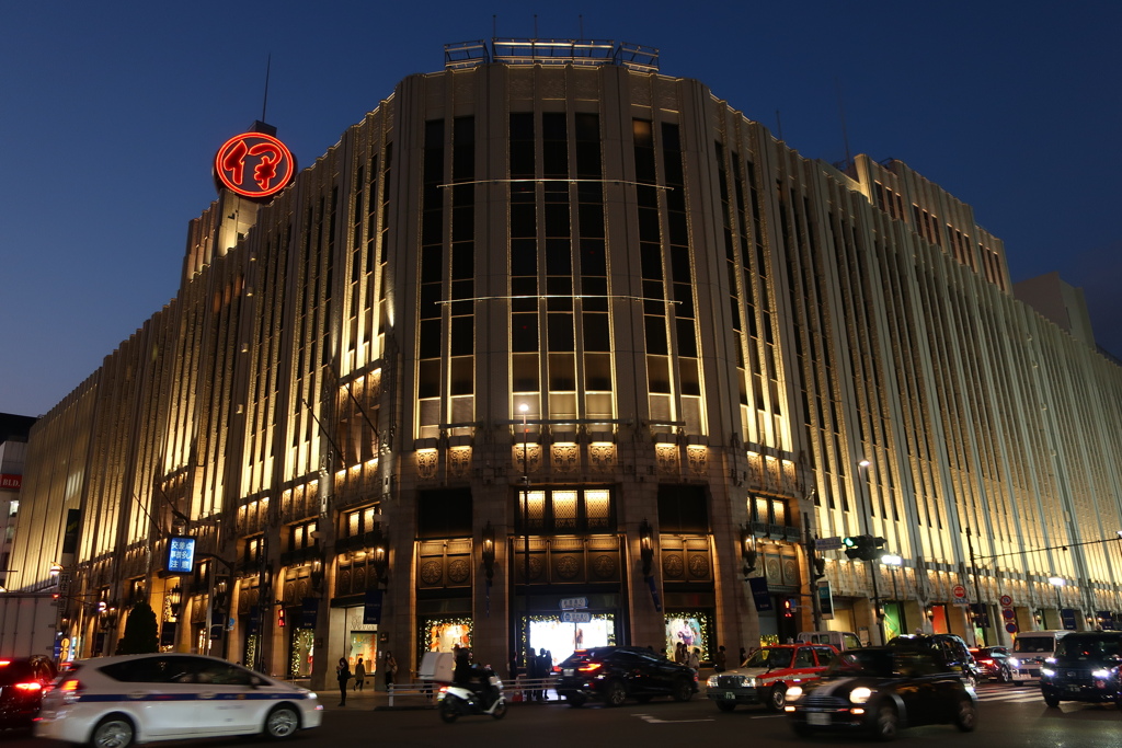 新宿 夜の伊勢丹